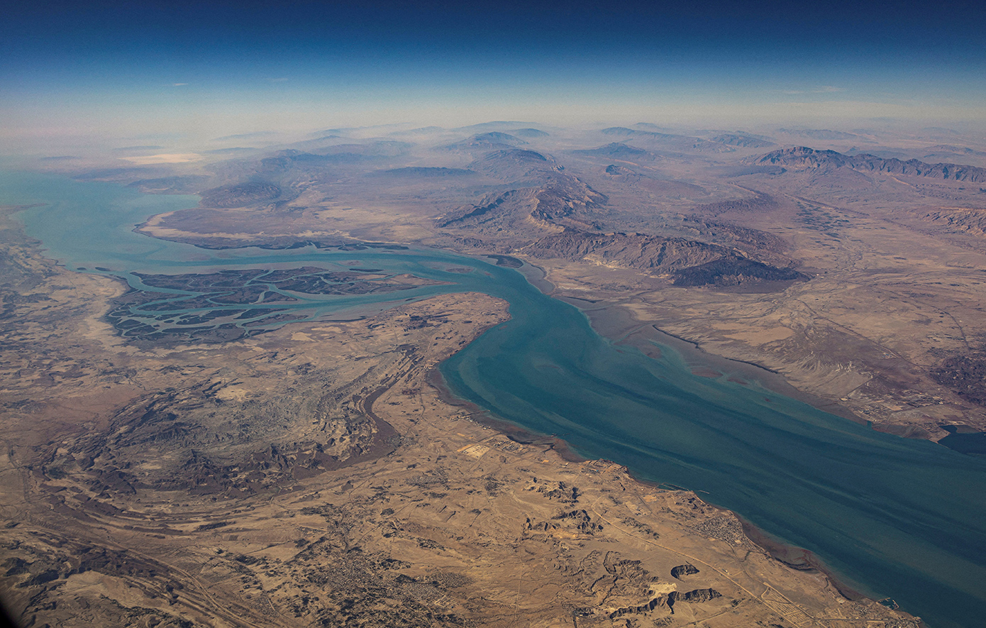 Καθηλωτικό θρίλερ στα Στενά του Ορμούζ: Περισσότερα από 60 ελληνικά πλοία εγκλωβισμένα