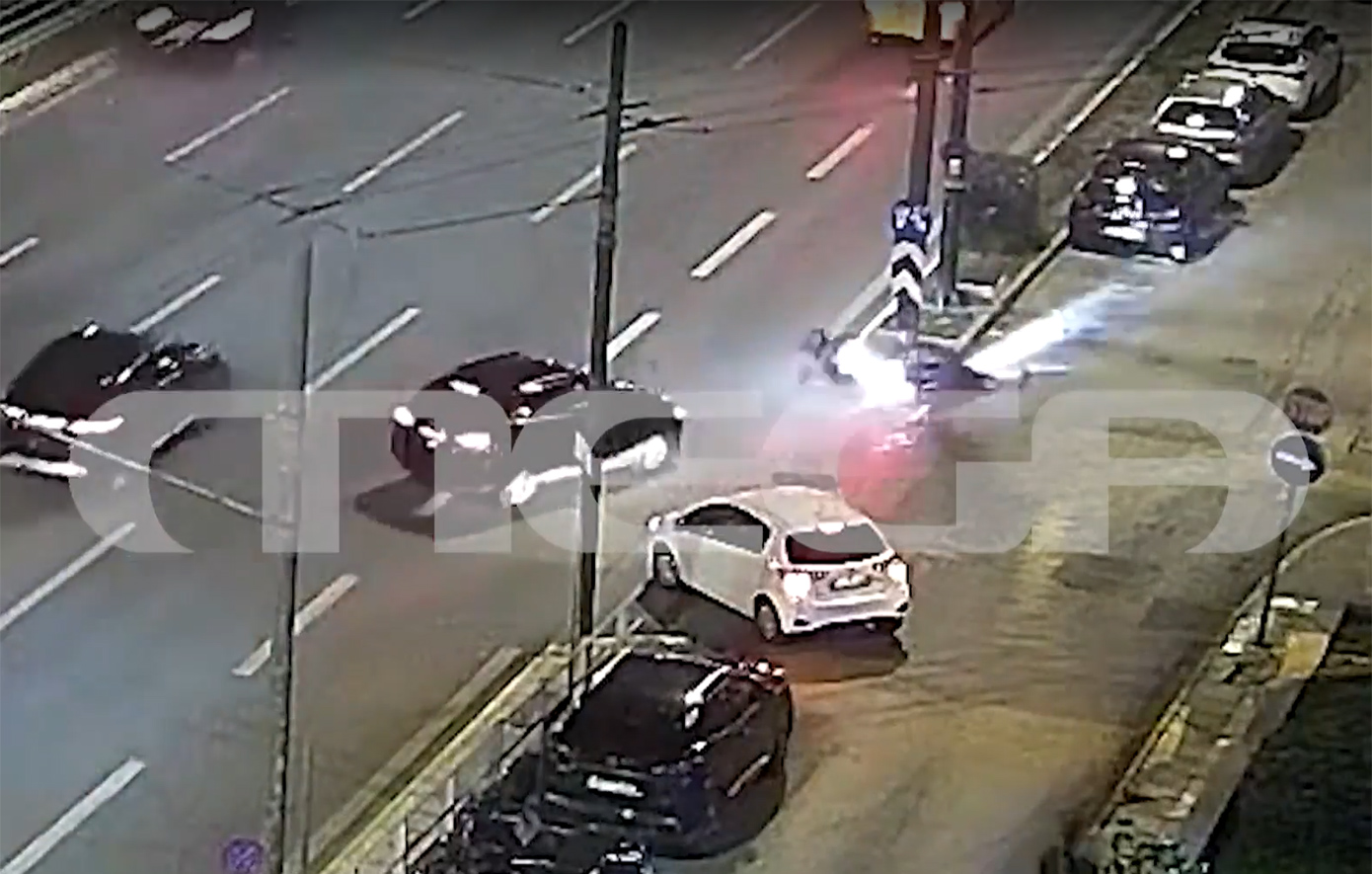 Υπέκυψε ο μοτοσικλετιστής που συγκρούστηκε με αυτοκίνητο στη λεωφόρο Συγγρού