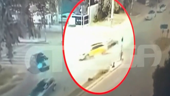 Συγκλονιστικό βίντεο από το τροχαίο στη Βούλα – Ο 24χρονος έπεσε με ιλιγγιώδη ταχύτητα στο ταξί
