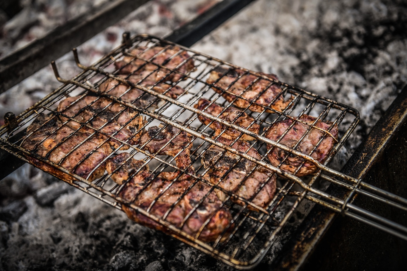Σύλληψη ιδιοκτήτη ταβέρνας στη Θεσσαλονίκη για κατηγορίες ρευματοκλοπής