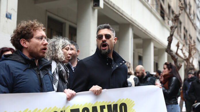Συγκέντρωση υγειονομικών στο υπουργείο Υγείας: Ζητούν αυξήσεις και ενίσχυση του ΕΣΥ
