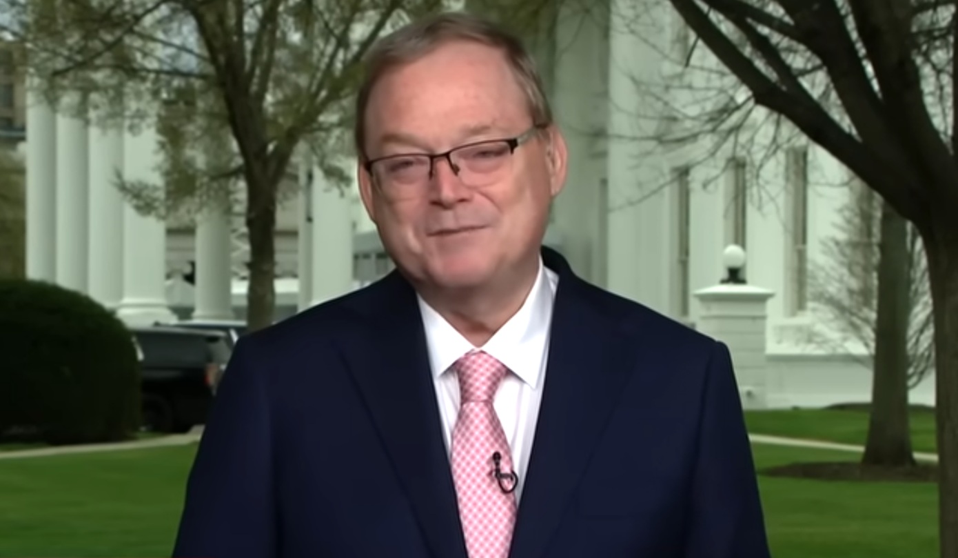 Οι επιθέσεις στο Ιράν έχουν ζημιώσει 12 δισ. δολ. αναφέρει ο επικεφαλής του Οικονομικού Συμβουλίου των ΗΠΑ