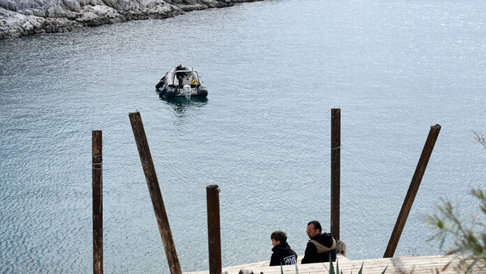 Αποκαλύψεις για την τραγωδία στα Λιμανάκια Βουλιαγμένης – Εγκλωβισμένος στο «πηγάδι του διαβόλου» εντοπίστηκε ο 34χρονος δύτης