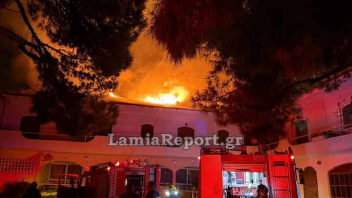 Λαμία: Πυρκαγιά σε κτήριο, παγιδεύτηκαν άνθρωποι