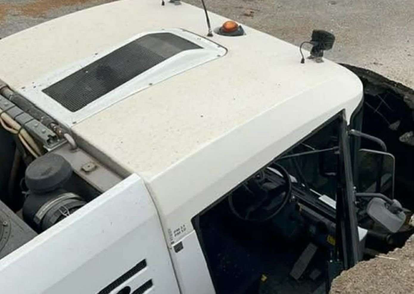 Δρόμος «κατάπιε» μηχάνημα καθαρισμού στα Γιάννενα