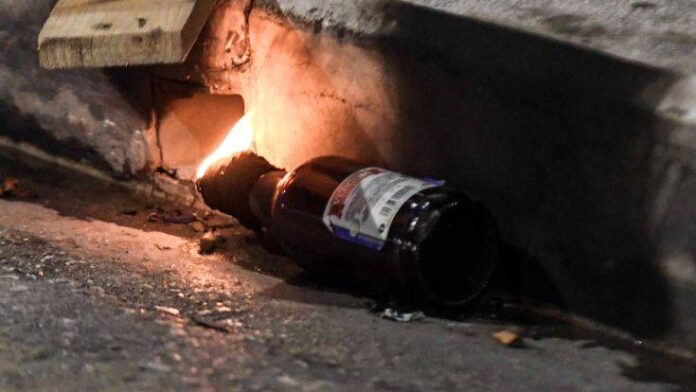Εκτόξευσαν επτά μολότοφ στον προαύλιο χώρο σχολείου στη Θεσσαλονίκη
