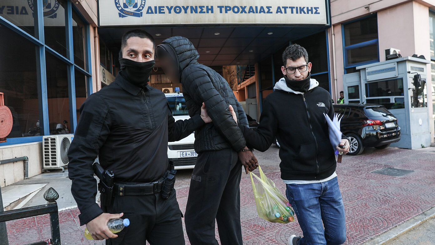 Σοβαρό τροχαίο στη Λιοσίων: Κακουργηματική δίωξη στον 16χρονο μοτοσικλετιστή