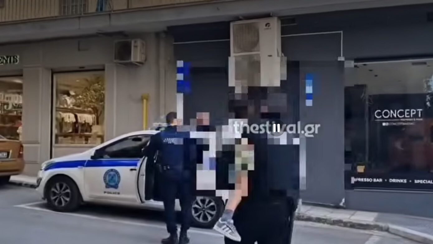 Η μητέρα του 5χρονου που έριχνε αντικείμενα από το μπαλκόνι μιλά: «Ήταν σφάλμα, ντροπιάστηκα ως μητέρα»