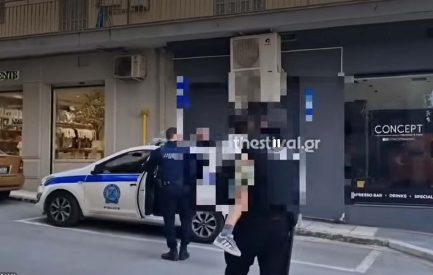 Η μητέρα του 5χρονου που έριχνε αντικείμενα από το μπαλκόνι μιλά: «Ήταν σφάλμα, ντροπιάστηκα ως μητέρα»