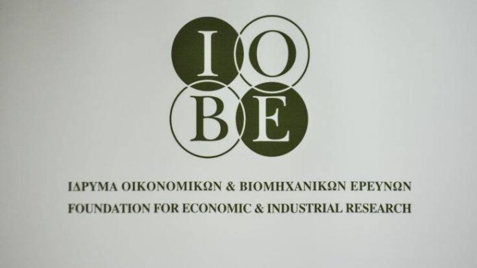 ΙΟΒΕ: Επιβράδυνση της ανάπτυξης εξαιτίας Μέσης Ανατολής – Πληθωρισμός στο 3,5% το 2026