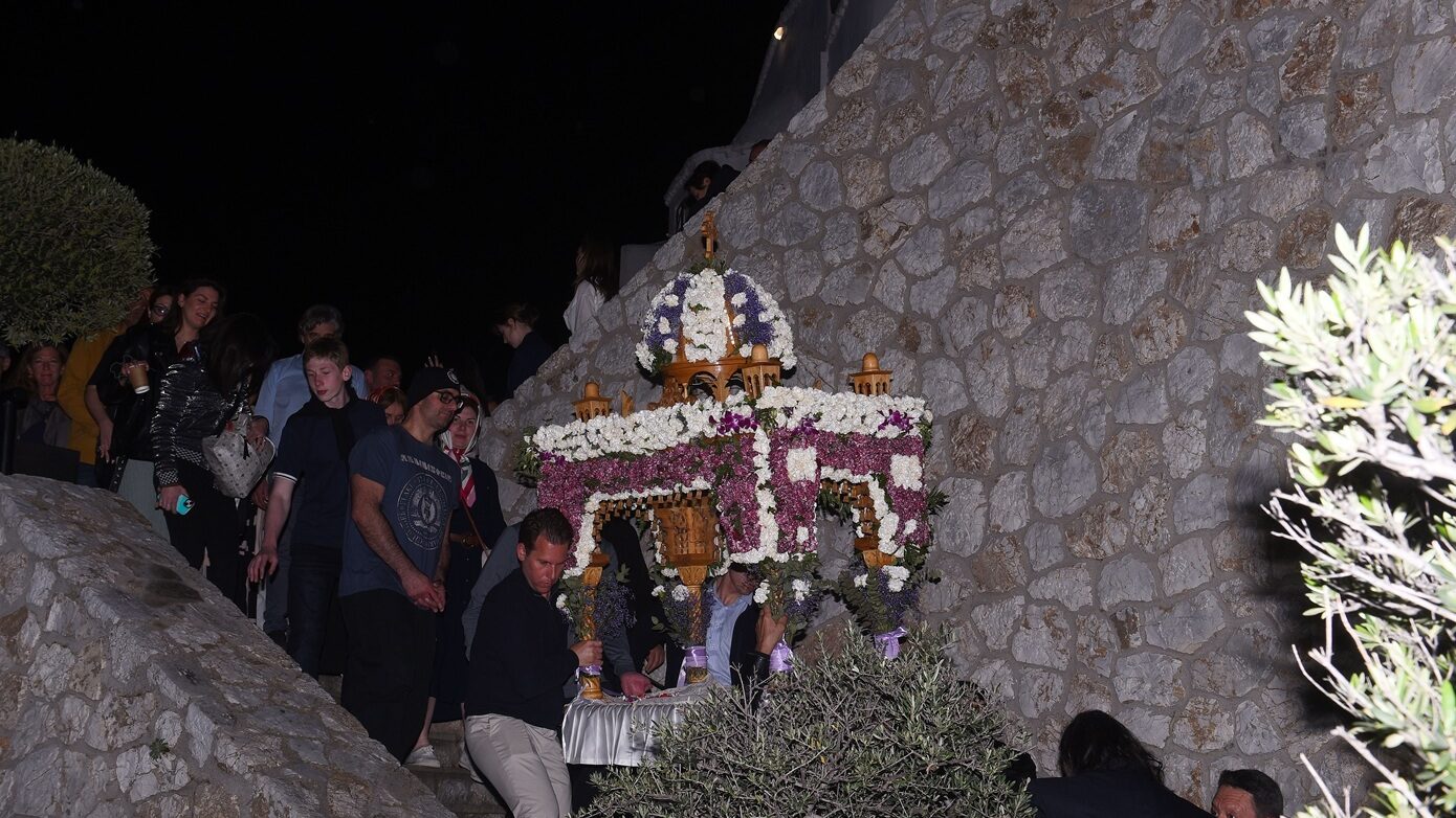 Επιτάφιος σε ανοιξιάτικο σκηνικό με «διαλείμματα» σήμερα, Μεγάλη Παρασκευή – Με τι καιρό θα γυρίσουμε τον οβελία