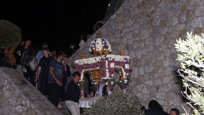 Επιτάφιος σε ανοιξιάτικο σκηνικό με «διαλείμματα» σήμερα, Μεγάλη Παρασκευή – Με τι καιρό θα γυρίσουμε τον οβελία