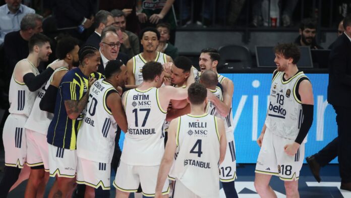 Euroleague: Η Φενέρμπαχτσε πέτυχε το 2-0 απέναντι στη Ζαλγκίρις Κάουνας