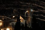 Ο ρουκετοπόλεμος φώτισε ξανά τον ουρανό της Χίου – Θεαματικές στιγμές από τον Βροντάδο