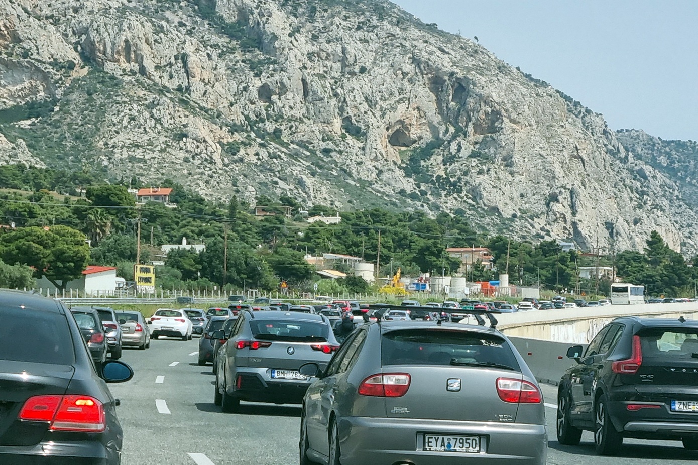 Σε πλήρη εξέλιξη η επιστροφή των εκδρομέων: Πάνω από 660.000 ΙΧ κατευθύνονται στην Αττική – «Στο κόκκινο» η Αθηνών-Κορίνθου