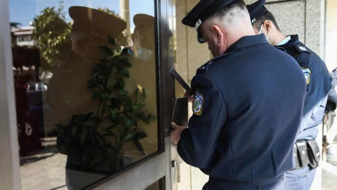 Σοκαριστικές συνθήκες σε παράνομο γηροκομείο στους Αμπελόκηπους – Γυναίκα βρήκε τη μητέρα της σχεδόν σκελετωμένη