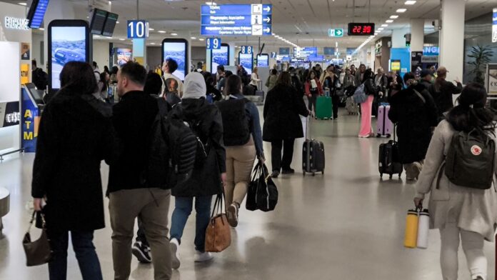 Τα έσοδα από τον τουρισμό αυξήθηκαν κατά 70,7% το πρώτο δίμηνο του 2026