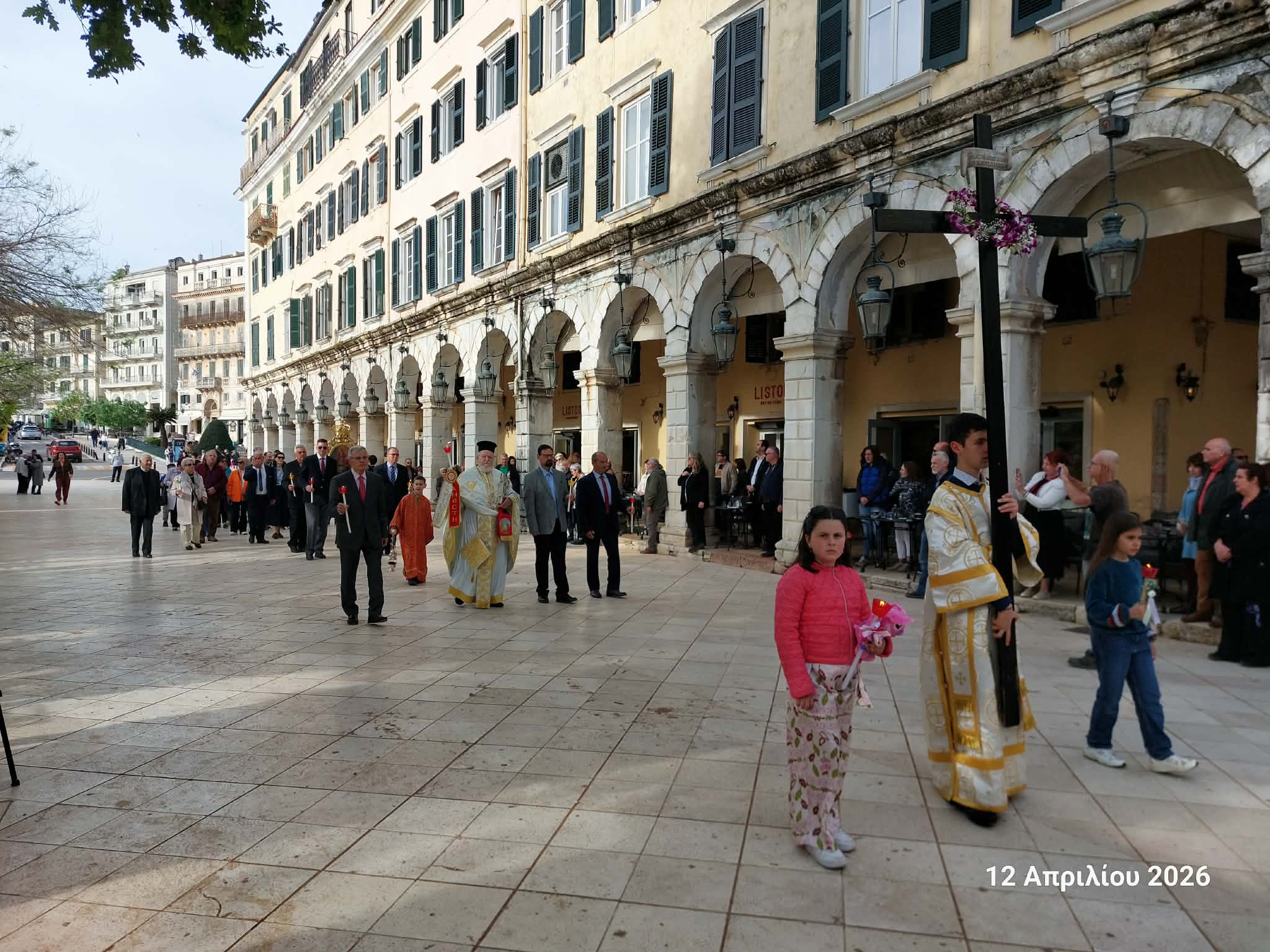 Κέρκυρα: Η περιφορά των εικόνων της Αναστάσεως