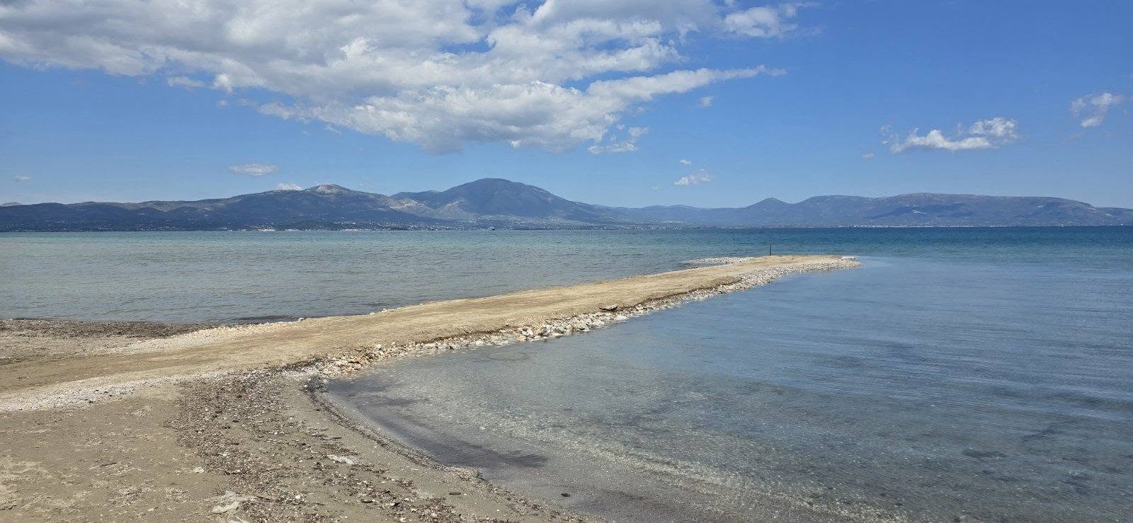 Ο δήμαρχος Ωρωπού προχώρησε σε αγωγές για το μπάζωμα στη θάλασσα στη Σκάλα Ωρωπού