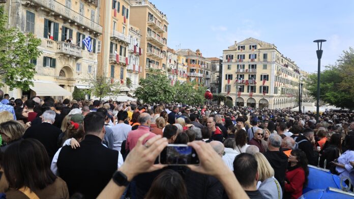 Πάσχα 2.0: Από το «βίωμα» στο περιεχόμενο των social media – Όταν η παράδοση γίνεται δημοφιλής