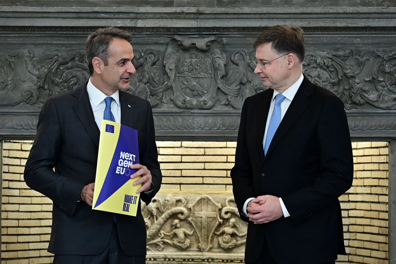 Ντομπρόφσκις προς Μητσοτάκη: Εξαιρετικά τα επιτεύγματα της Ελλάδας στις μεταρρυθμίσεις, τη διαχείριση του χρέους και την ανεργία