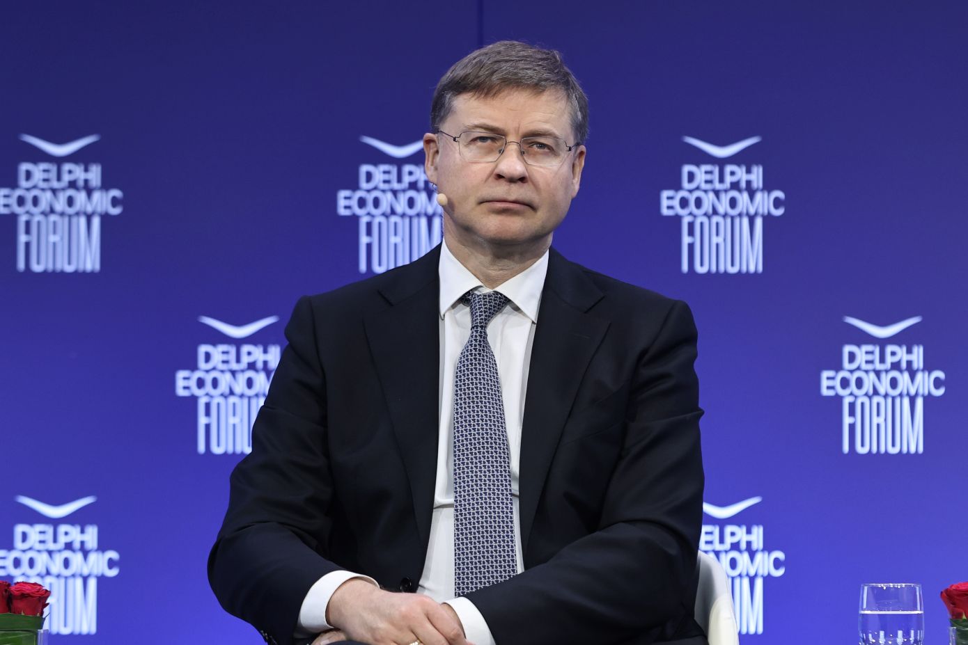 Ντομπρόβσκις από Δελφούς: Λάθος στιγμή για τη ρήτρα διαφυγής, καθώς δεν αντιμετωπίζουμε μεγάλη οικονομική κρίση