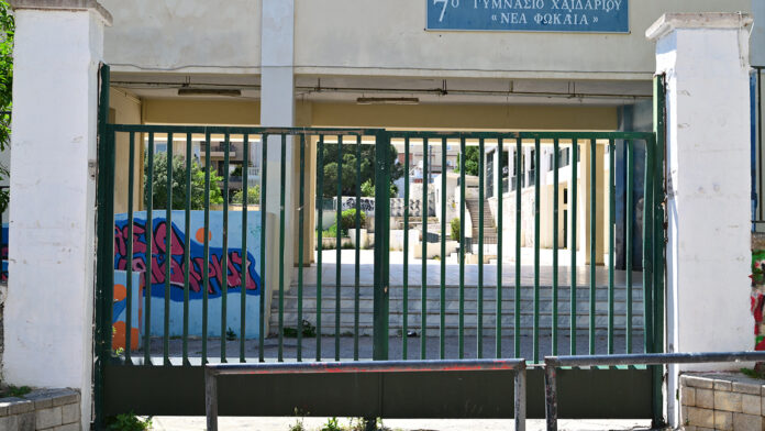 Παπαδομαρκάκης για την πτώση της 13χρονης μαθήτριας στο Χαϊδάρι: Πρέπει να δούμε ακριβώς τις αιτίες που οδήγησαν το παιδί να πέσει
