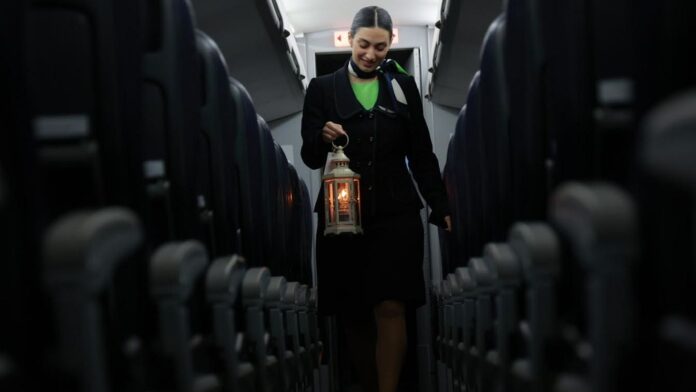 Η AEGEAN και η Olympic Air έφεραν το Άγιο Φως στην Ελλάδα