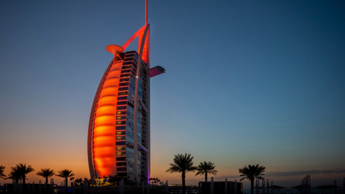 Burj Al Arab: Το «κόσμημα» του Ντουμπάι κλείνει – Η πλήρης ανανέωση από τον αρχιτέκτονα των σουιτών του Karl Lagerfeld