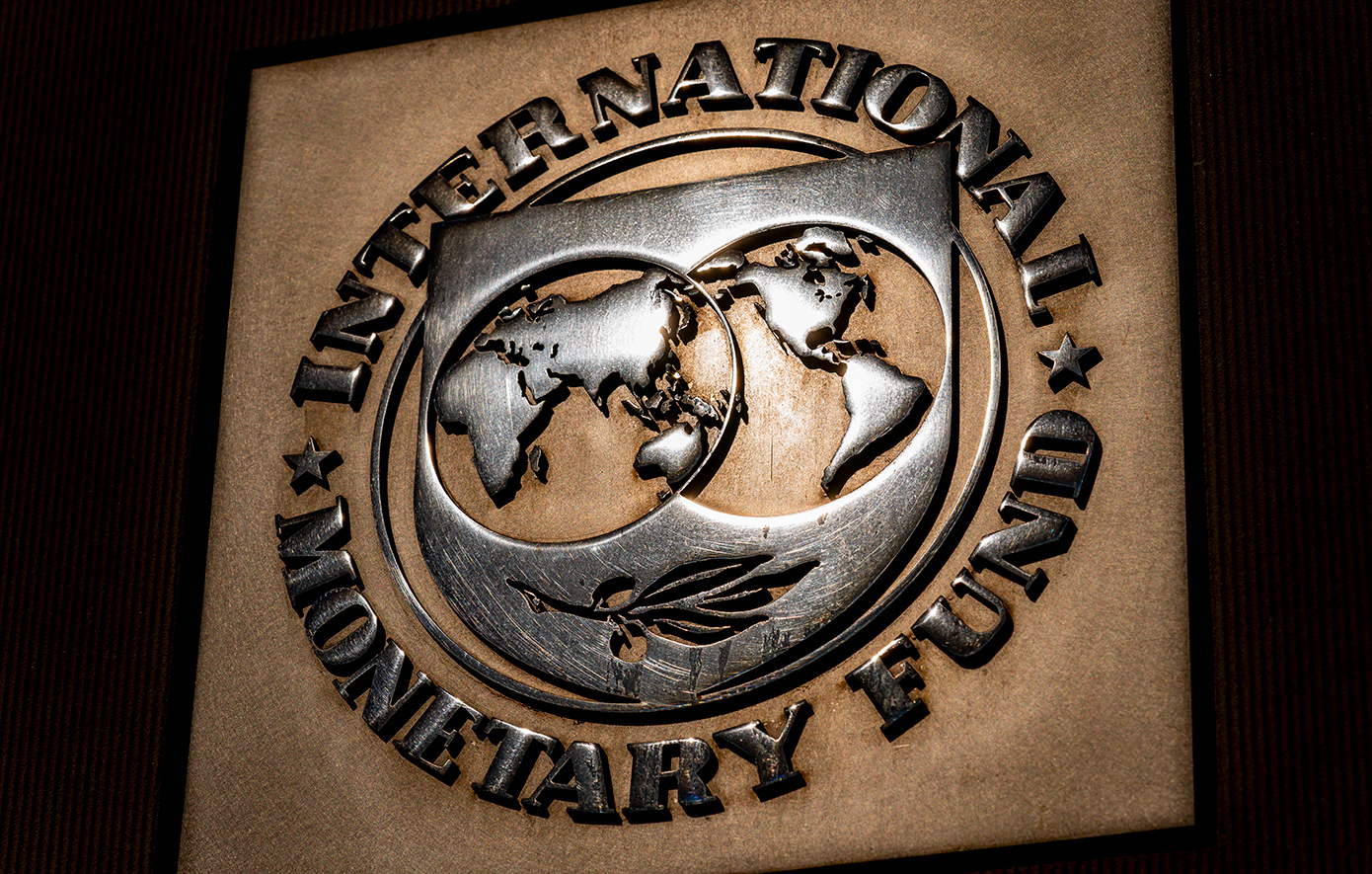 Το ΔΝΤ επαινεί την Αθήνα: Χρέος μικρότερο από την Ιταλία και διαρκή πλεονάσματα