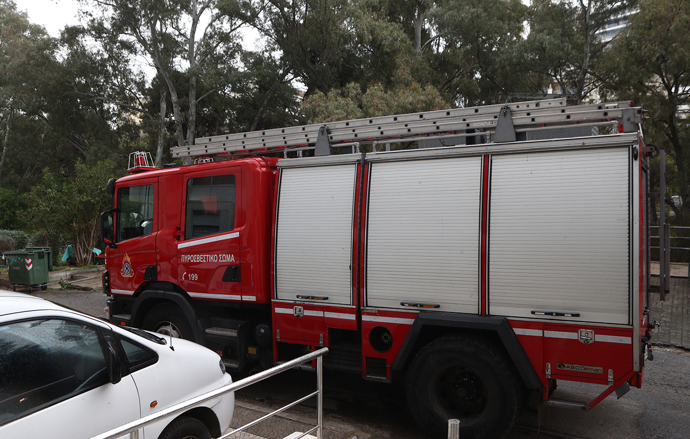 Υπό έλεγχο η πυρκαγιά σε παλιό εργοστάσιο στην Εθνική Οδό Θεσσαλονίκης-Μουδανιών