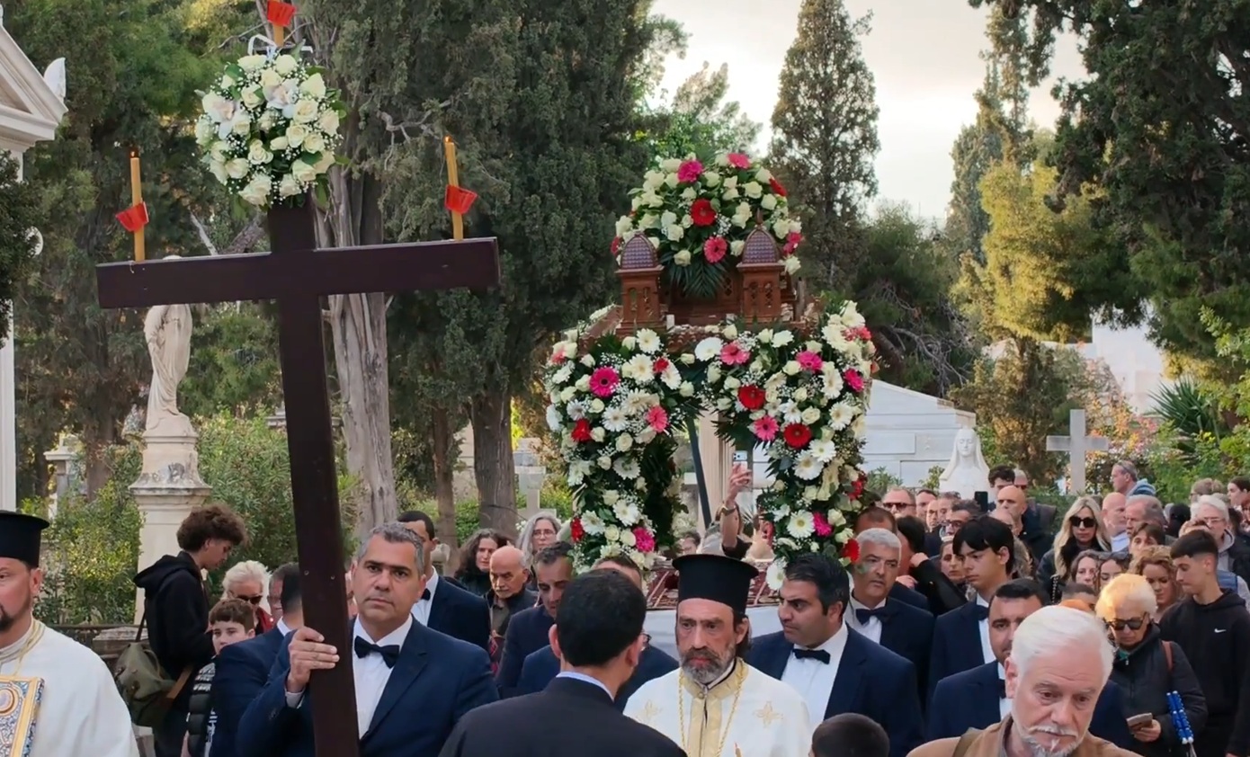 Η ιδιαίτερη πομπή του Επιταφίου στη «γειτονιά της ηρεμίας» στο Α’ Νεκροταφείο Αθηνών