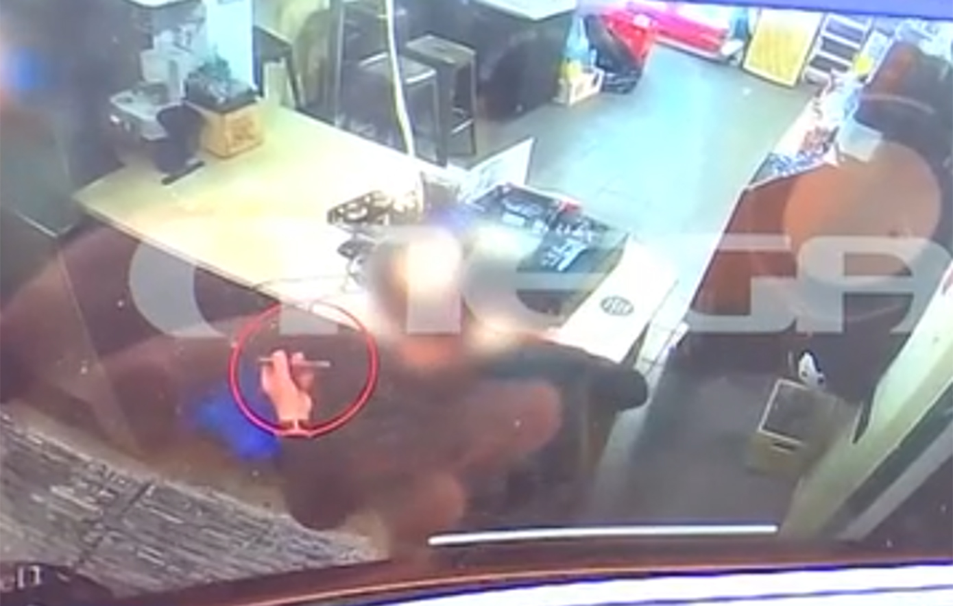 Σοκαριστικό βίντεο: Η στιγμή που ο φίλος της 19χρονης Μυρτούς «κρύβει» το κινητό της – «Νόμιζα ότι αστειεύεται όταν την είδα να έχει σπασμούς»