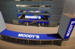Moody’s: Επανεξετάζει τις αξιολογήσεις των ελληνικών τραπεζών