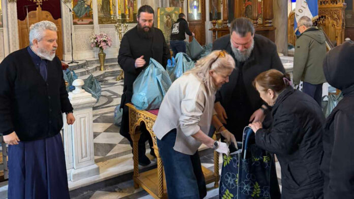 Πακέτα Φροντίδας από την Ιερά Μητρόπολη Νέας Ιωνίας σε 500 οικονομικά ευπαθείς οικογένειες