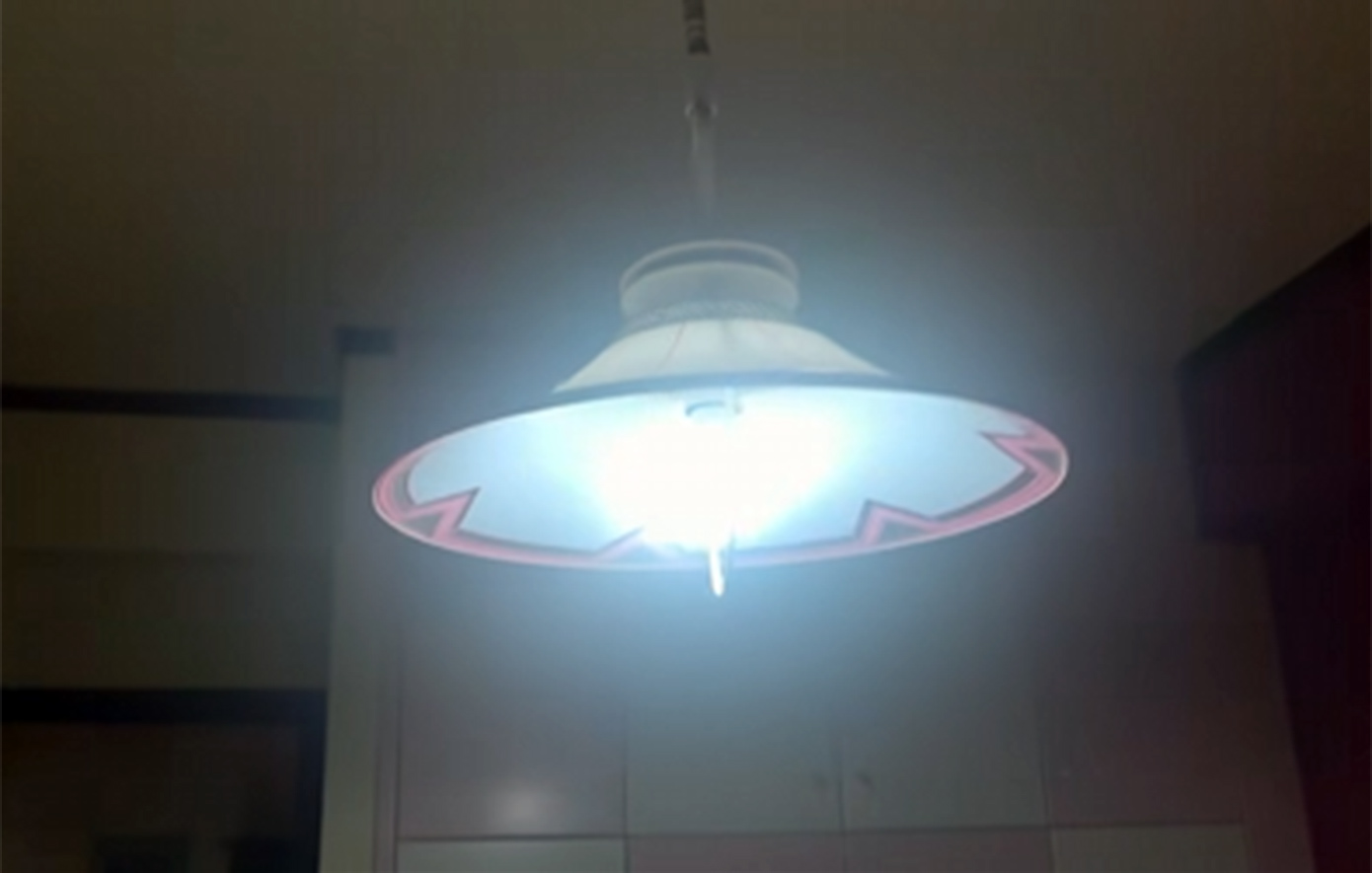 Η στιγμή του σεισμού μέσα από κατοικία στις Μοίρες – Φωτιστικά «χορεύουν»