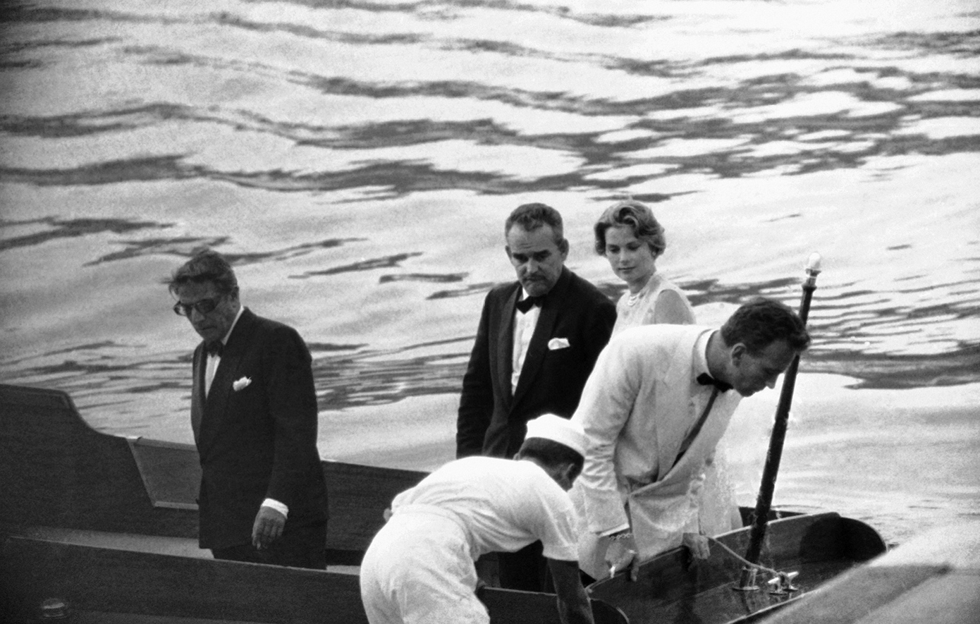 Grace Kelly – Ρενιέ: «Θα συνηθίσω να τον αγαπώ» – Το παρασκήνιο του «ονειρικού» γάμου και η επιρροή του Ωνάση