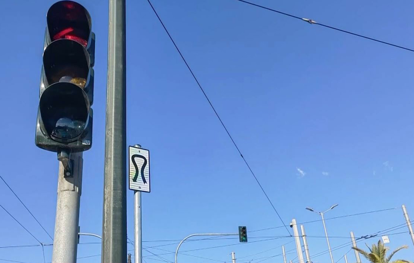 Αυτή είναι η καινούργια πινακίδα που δεν έχετε αντικρίσει στο κέντρο της Αθήνας