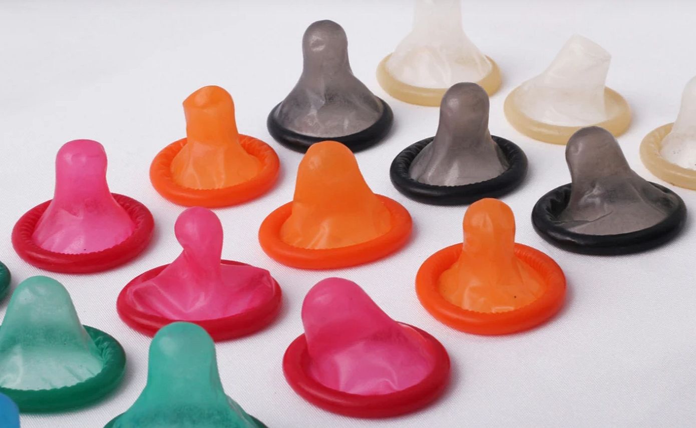 Η σύγκρουση ΗΠΑ-Ιράν αυξάνει έως 30% τις τιμές προφυλακτικών – Το κλείσιμο των Στενών του Ορμούζ εκτίναξε το κόστος πρώτων υλών