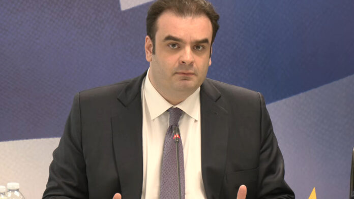 Κυριάκος Πιερρακάκης: Πραγματική απειλή η επιβράδυνση της παγκόσμιας οικονομίας