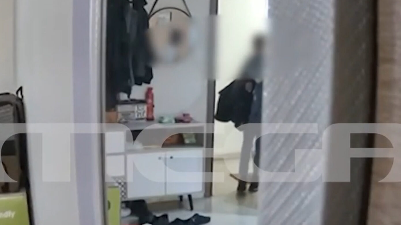 Αποκαλυπτικό βίντεο από διάρρηξη στη Νέα Φιλαδέλφεια – Γυναικεία συμμορία εισβάλλει και «λεηλατεί» σπίτια