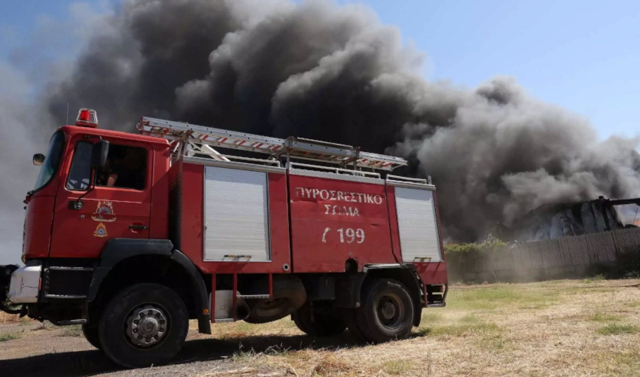 Επείγουσα ενημέρωση για την πυρκαγιά σε μονάδα ανακύκλωσης στο Ωραιόκαστρο