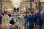 Χίος: Η Πρώτη Ανάσταση με δάφνες από τον… ιπτάμενο ιερέα στον Ναό της Παναγίας Ευαγγελίστριας