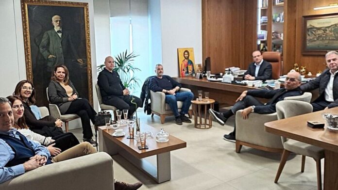 Σύσκεψη Δημάρχου με την ηγεσία του Συλλόγου Ξενοδόχων Ν. Ρεθύμνης