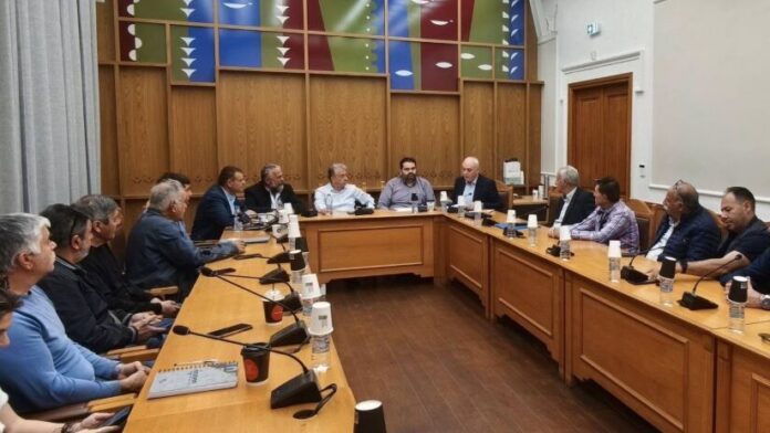 Περιφέρεια Κρήτης: Σύσκεψη για τα καίρια θέματα της ελαιοπαραγωγής στον Δήμο Βιάννου
