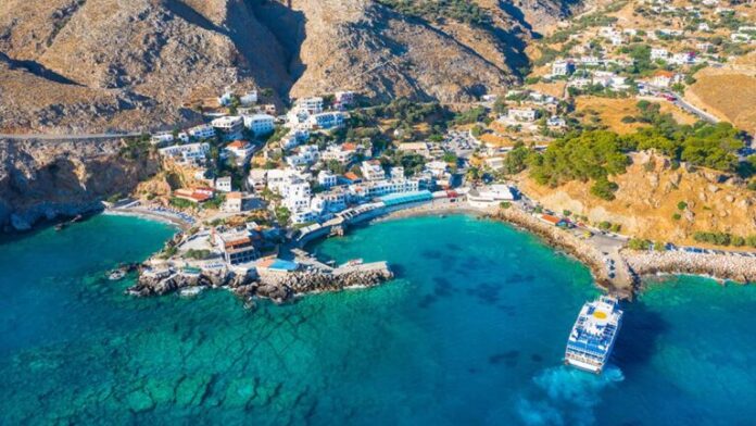 Απόκτηση τριών καινούριων οικίσκων και κατασκευή παιδικής χαράς στη Χώρα Σφακίων