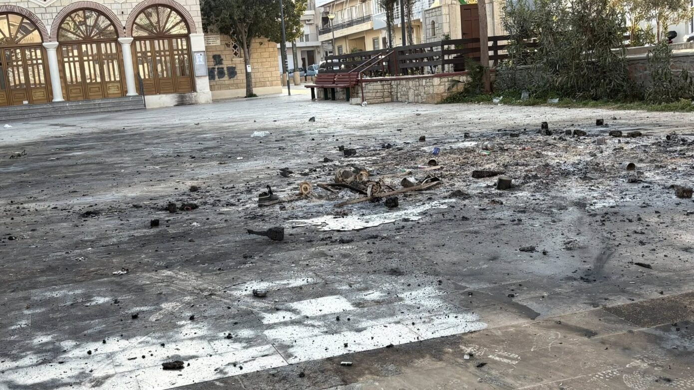 Ηράκλειο: Καταστροφές και βανδαλισμοί στο «Χριστός Ανέστη»