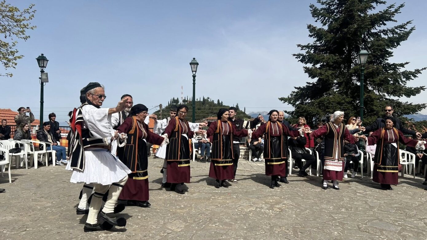 Δ.Θέρμου: Με μεγάλη επιτυχία πραγματοποιήθηκε το παραδοσιακό Γαϊτανάκι της Ανάληψης