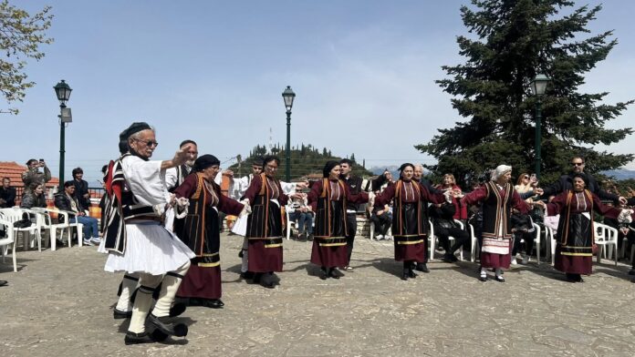 Δ.Θέρμου: Με μεγάλη επιτυχία πραγματοποιήθηκε το παραδοσιακό Γαϊτανάκι της Ανάληψης