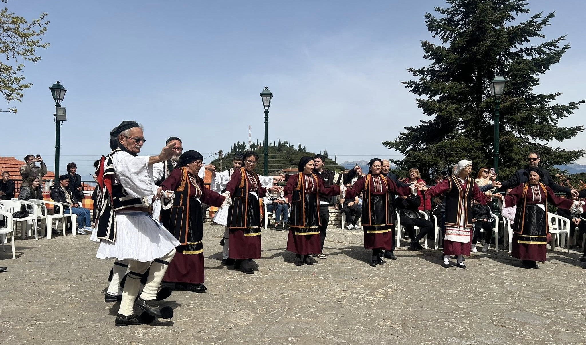 Δ.Θέρμου: Με μεγάλη επιτυχία πραγματοποιήθηκε το παραδοσιακό Γαϊτανάκι της Ανάληψης